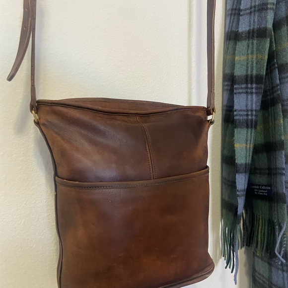 Vintage Leather Coach Bleeker Bucket Crossbody Bag - Picture 11 of 13